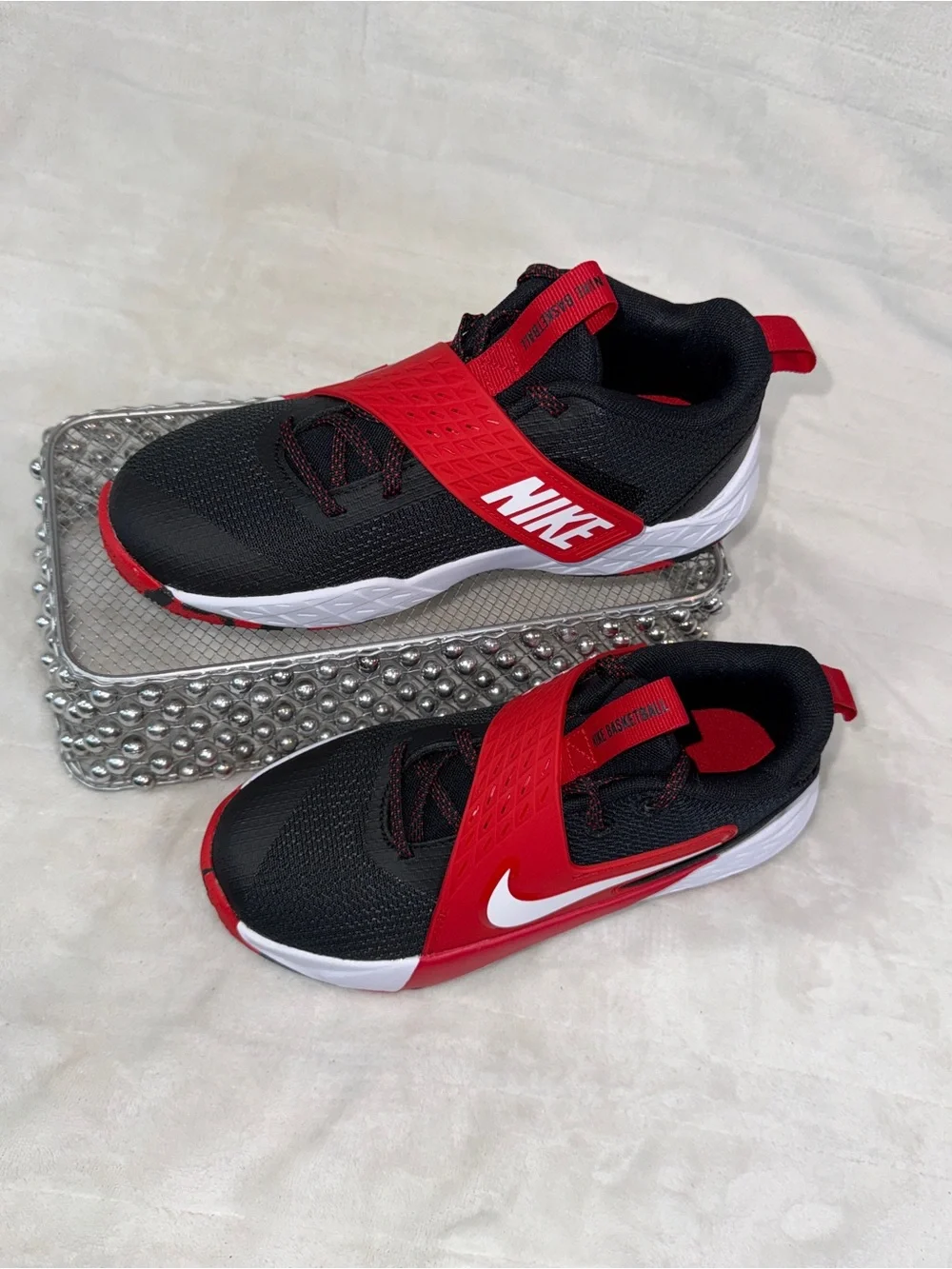 Nike Team Hustle D 12 Black University Red Sz 3.5Y/Wmns 5 HF6279-001 🏀❤️
